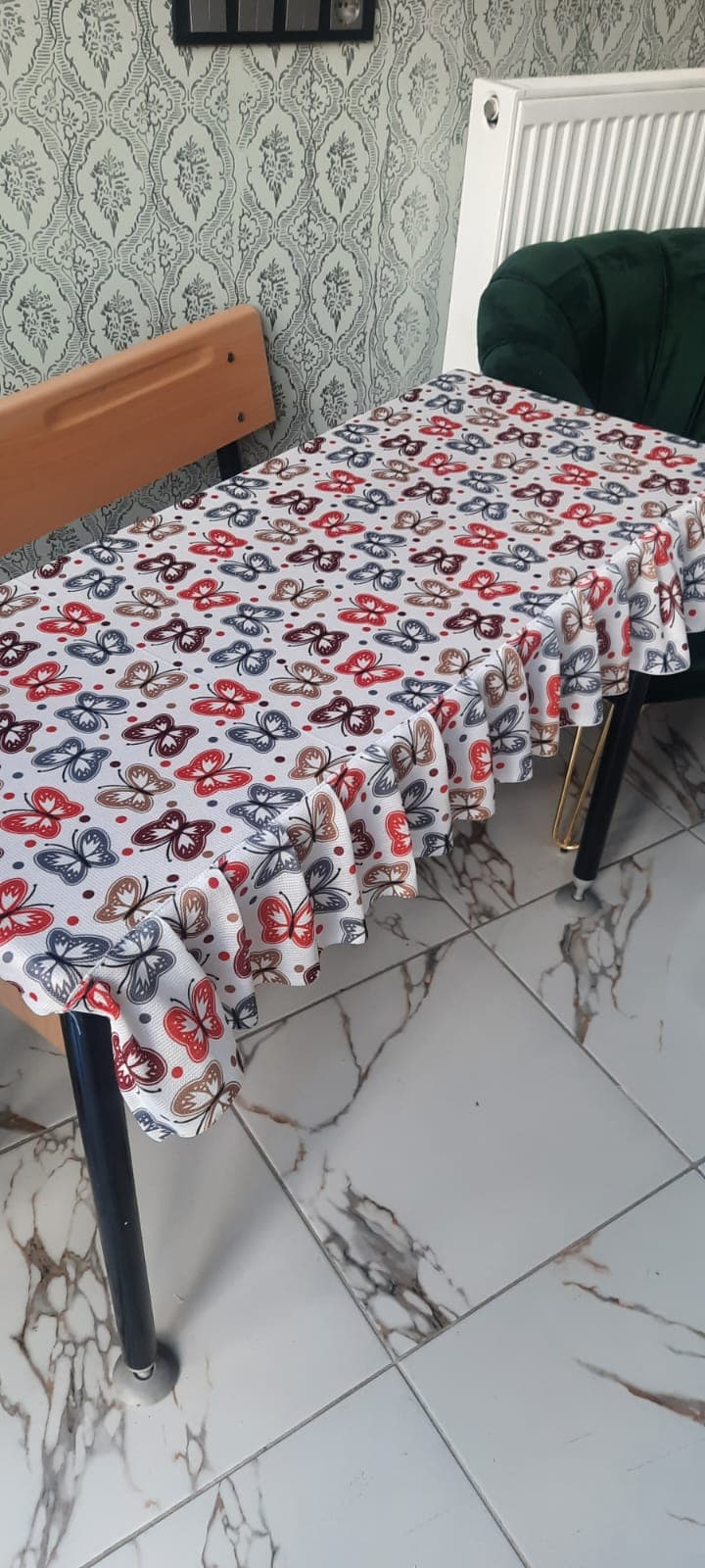 Okul sıra örtüsü kelebekli model